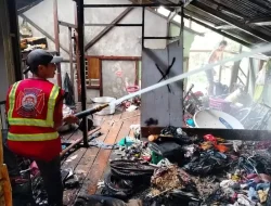 Sungai Pinyuh Dilanda Kebakaran Subuh, Tiga Rumah Jadi Korban