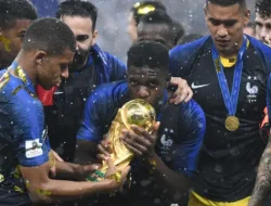 Samuel Umtiti Resmi Pensiun, Gol Sundulannya di Piala Dunia 2018 Tetap Jadi Legenda