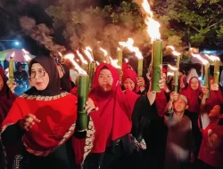 Warga Sungai Pinyuh Gelar Pawai Obor Ramadan