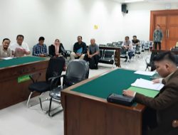 Karang Taruna dan Polwan Mempawah Tanam Mangrove Pesisir