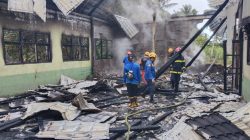 Kebakaran Hebat Hanguskan Gedung SMPN 4 Sungai Kunyit