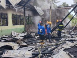 Kebakaran Hebat Hanguskan Gedung SMPN 4 Sungai Kunyit