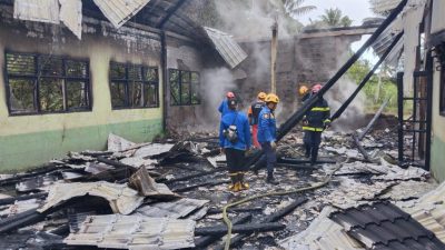 Kebakaran Hebat Hanguskan Gedung SMPN 4 Sungai Kunyit